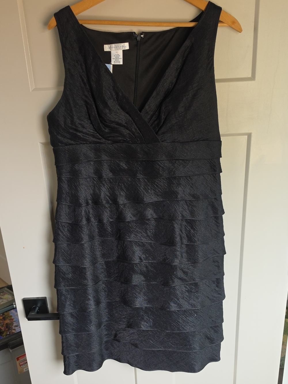 Black Tiered V-Neck Sleeveless Dress -